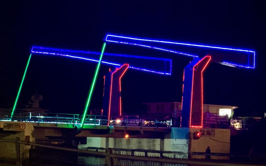 Simpson Bay Bridge decoration up!